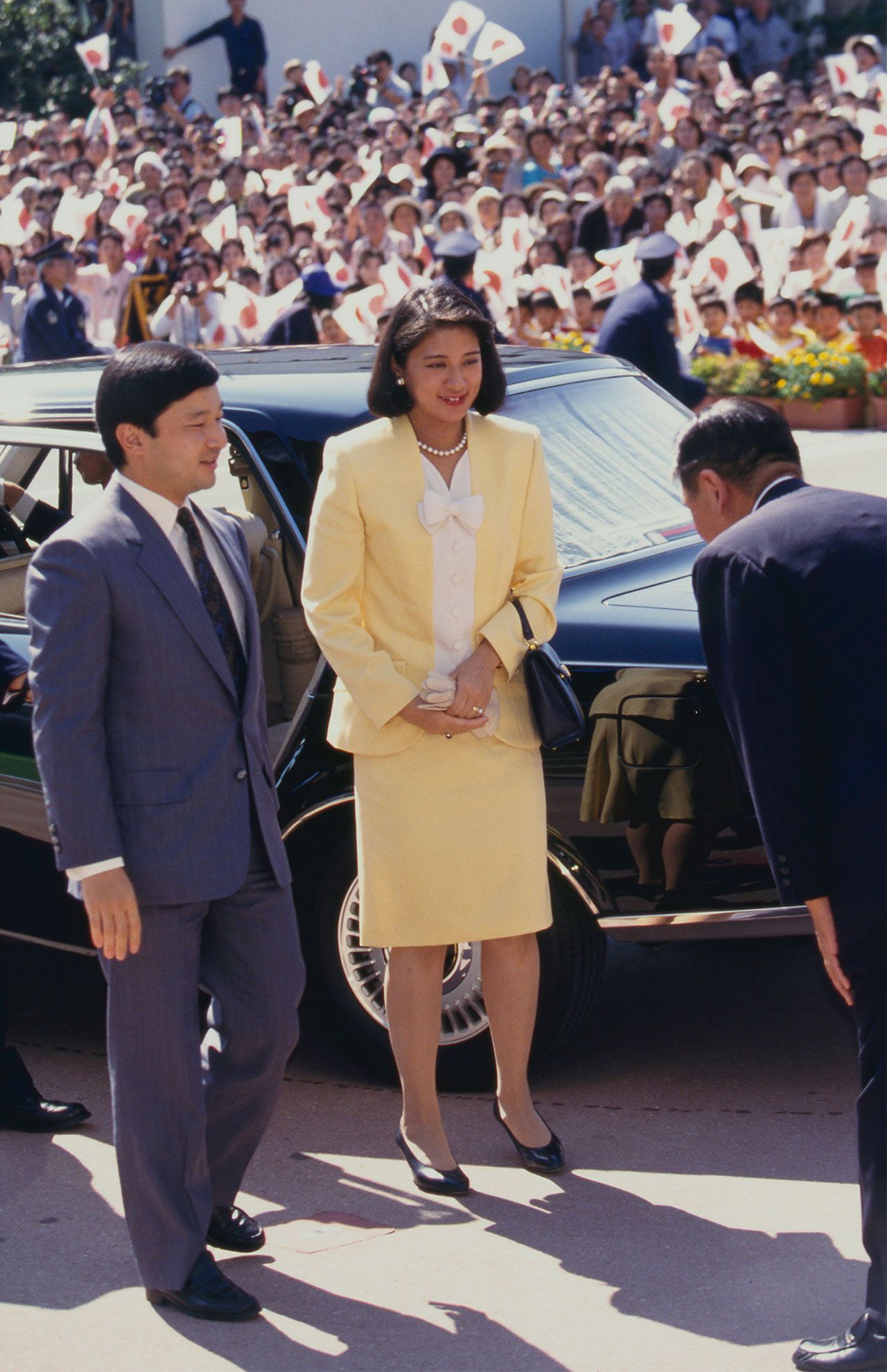 ’94年9月、第18回全国育樹祭で森英恵デザインのセットアップをお召しになる雅子さま