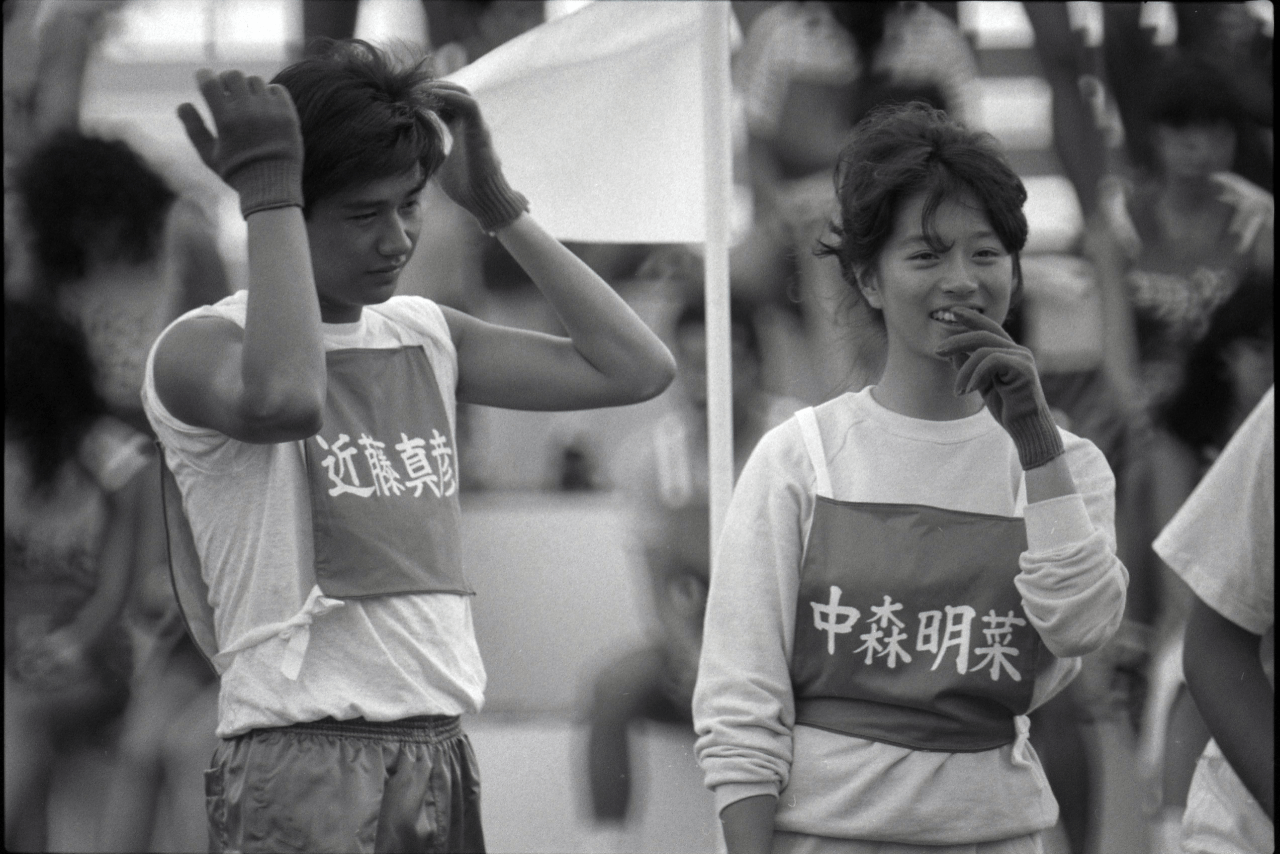 スポーツフェスティバルでは抜群の運動神経も披露（写真左は近藤真彦）