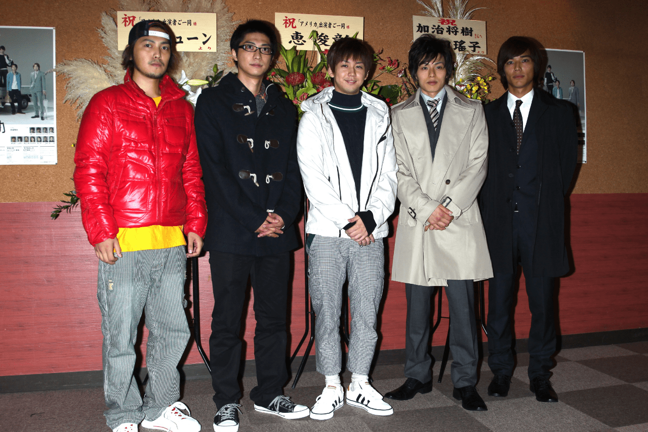 2010年、加治将樹が所属していたD-BOYSのメンバー。左から加治将樹、鈴木裕樹、柳下大、荒木宏文、山田悠介