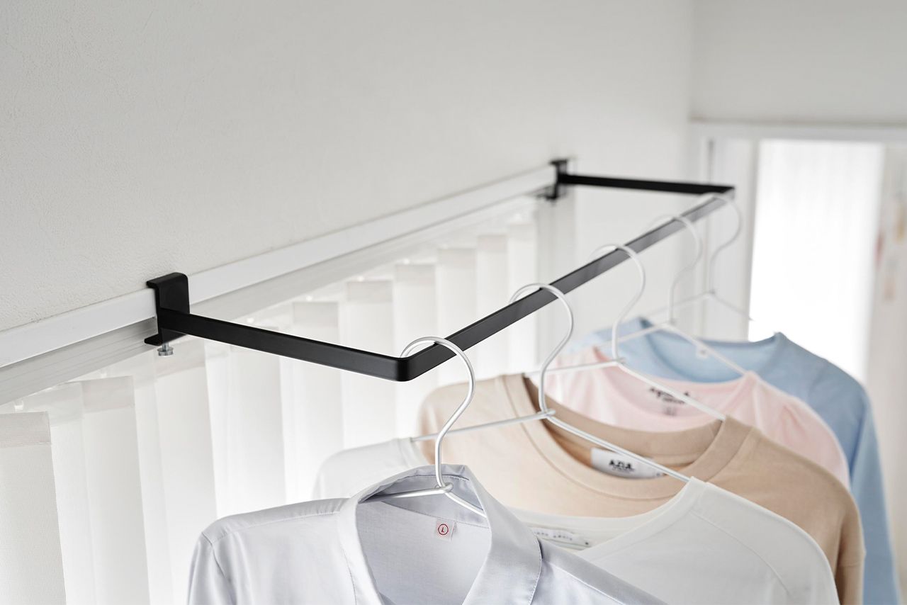 室内物干しハンガータワー奥行ワイド/山崎実業3300円　※画像をクリックするとAmazonの商品ページにジャンプします。