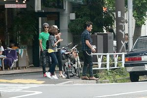2015年6月、都内のカフェで食事をした木村拓哉夫妻と稲葉浩志夫妻