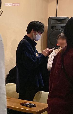 Mr.Children桜井和寿が愛用するクロムハーツ似の“十字架ペンダントは