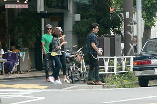 2015年6月、都内のカフェで食事をした木村拓哉夫妻と稲葉浩志夫妻