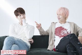 超新星のソンジェ（左）とユナク（右）