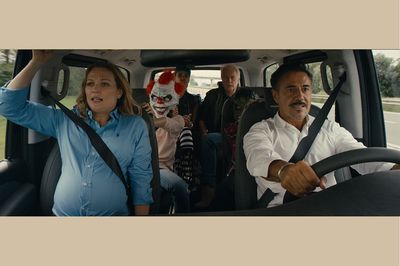 暴走する車と爆笑必至な車内の会話『ボン・ボヤージュ』で家族旅行に出発！