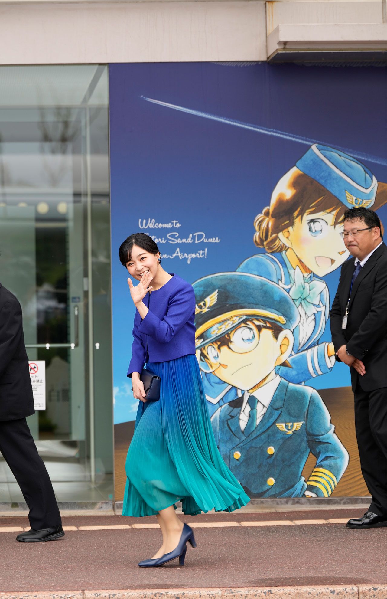 9月26日、“鳥取砂丘コナン空港”の愛称で親しまれる鳥取空港に到着された佳子さま