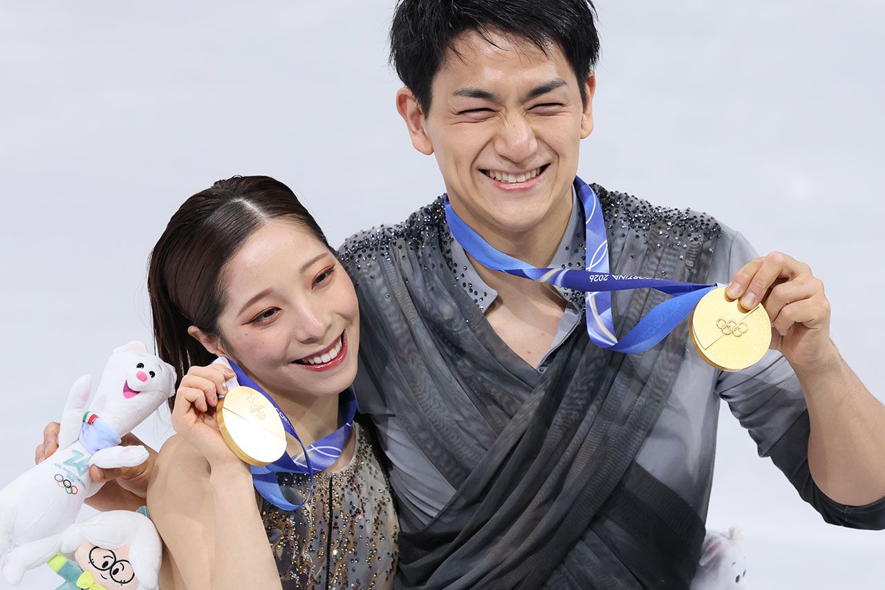 ミラノ・コルティナ五輪で金メダルを獲得した、フィギュアペアの「りくりゅう」三浦璃来と木原龍一