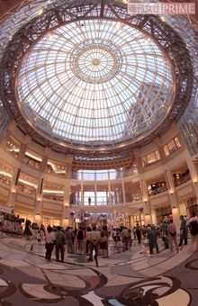 商店街の象徴のドーム