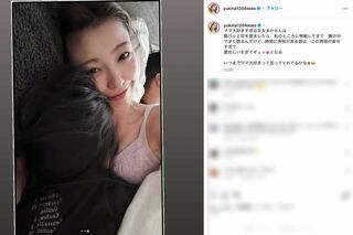 次女・茉叶菜（まかな）ちゃんの寝顔写真をアップした木下優樹菜。背後には男性の後頭部も（本人のインスタグラムより）