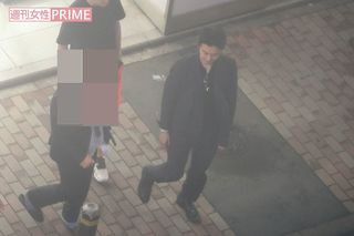 カラオケ店をあとにする長谷川博己 その１