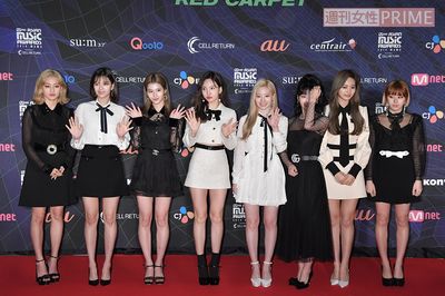 TWICEのリーダー・ジヒョが涙の帰国、迷惑ファンと報道がもたらす「アイドル包囲網」