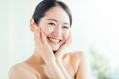 〈脳の専門医が解説〉鏡にほほ笑むだけで脳が活性化、免疫力も上がる理由