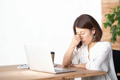 ひどい倦怠感で動けない場合、その原因は首にあることも（※画像はイメージです）