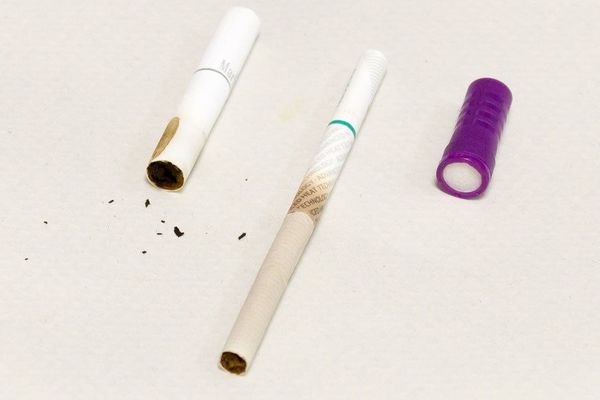 左からアイコス、グロー、プルーム・テックの吸い殻