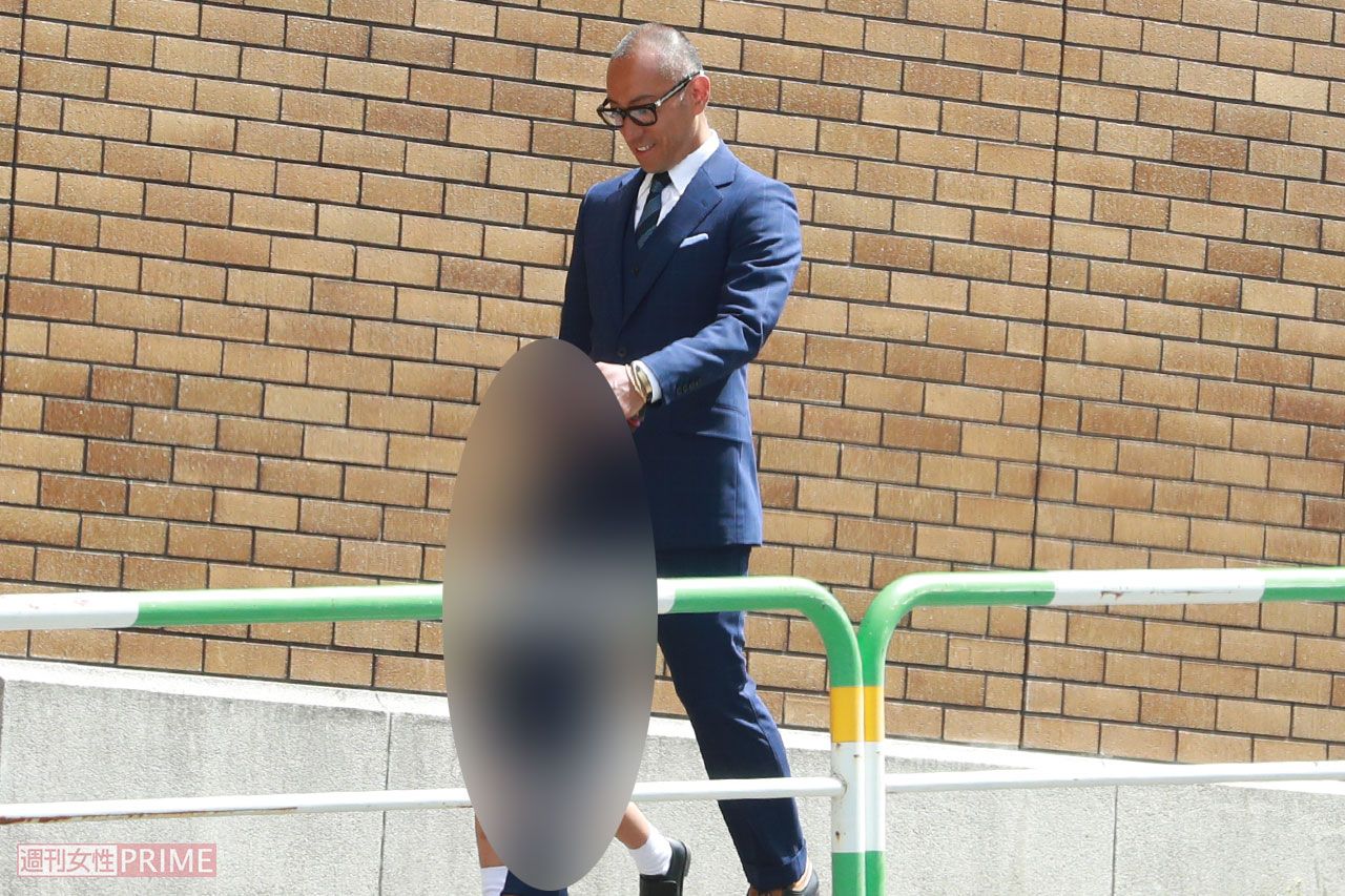 '19年4月、都内の有名私立小学校の入学式にやってきた市川海老蔵と勸玄くん