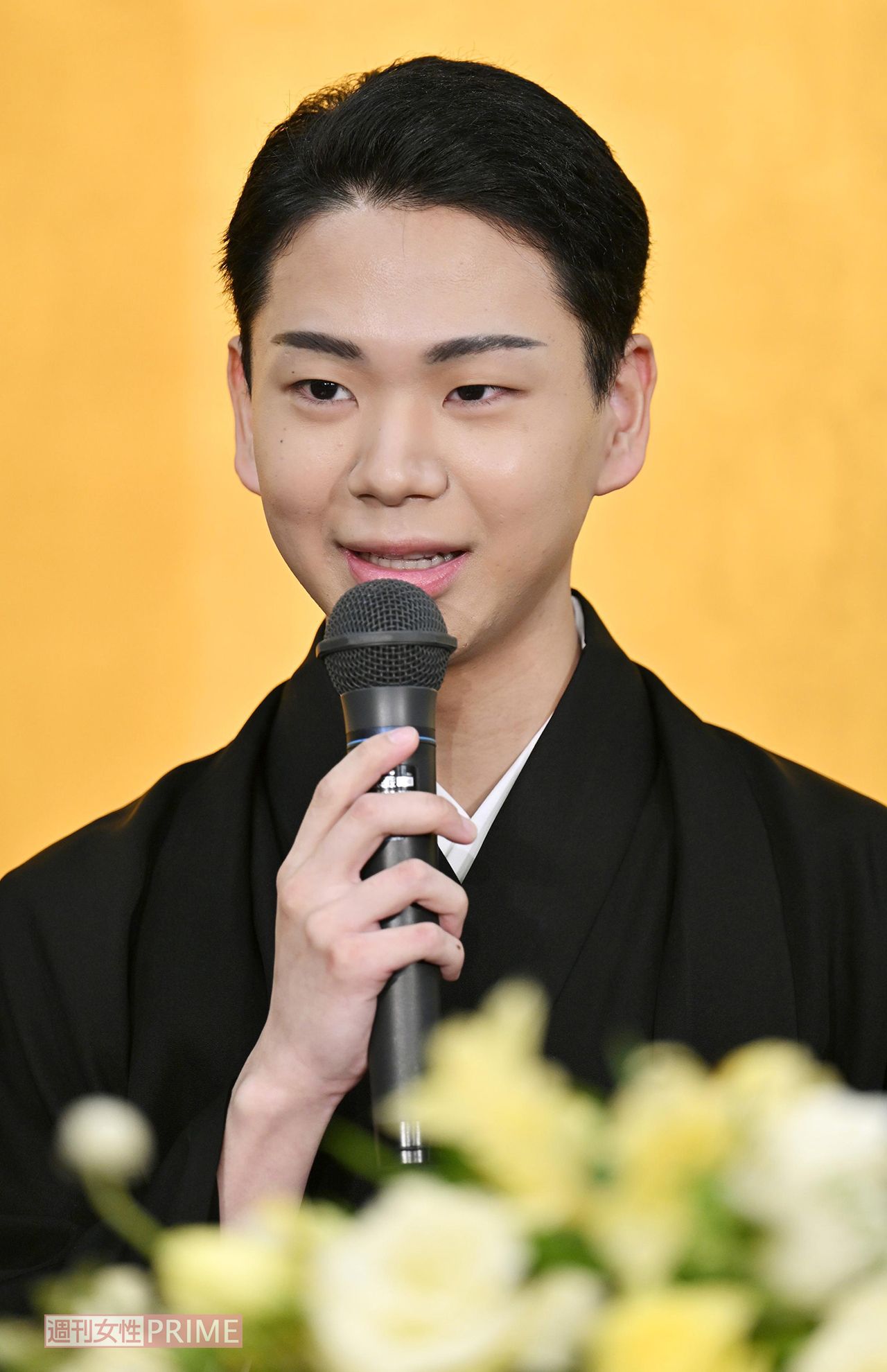 今年迎えた20歳の誕生日に染五郎、團子とビールを飲んだという尾上左近　写真／共同通信