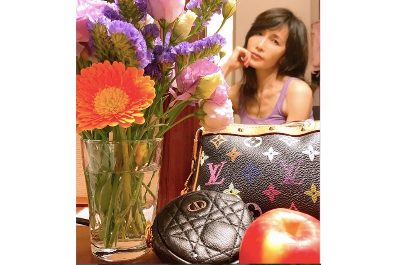 『マルチカラー ポーチ』推定価格約8万円（画像は公式インスタグラムより）