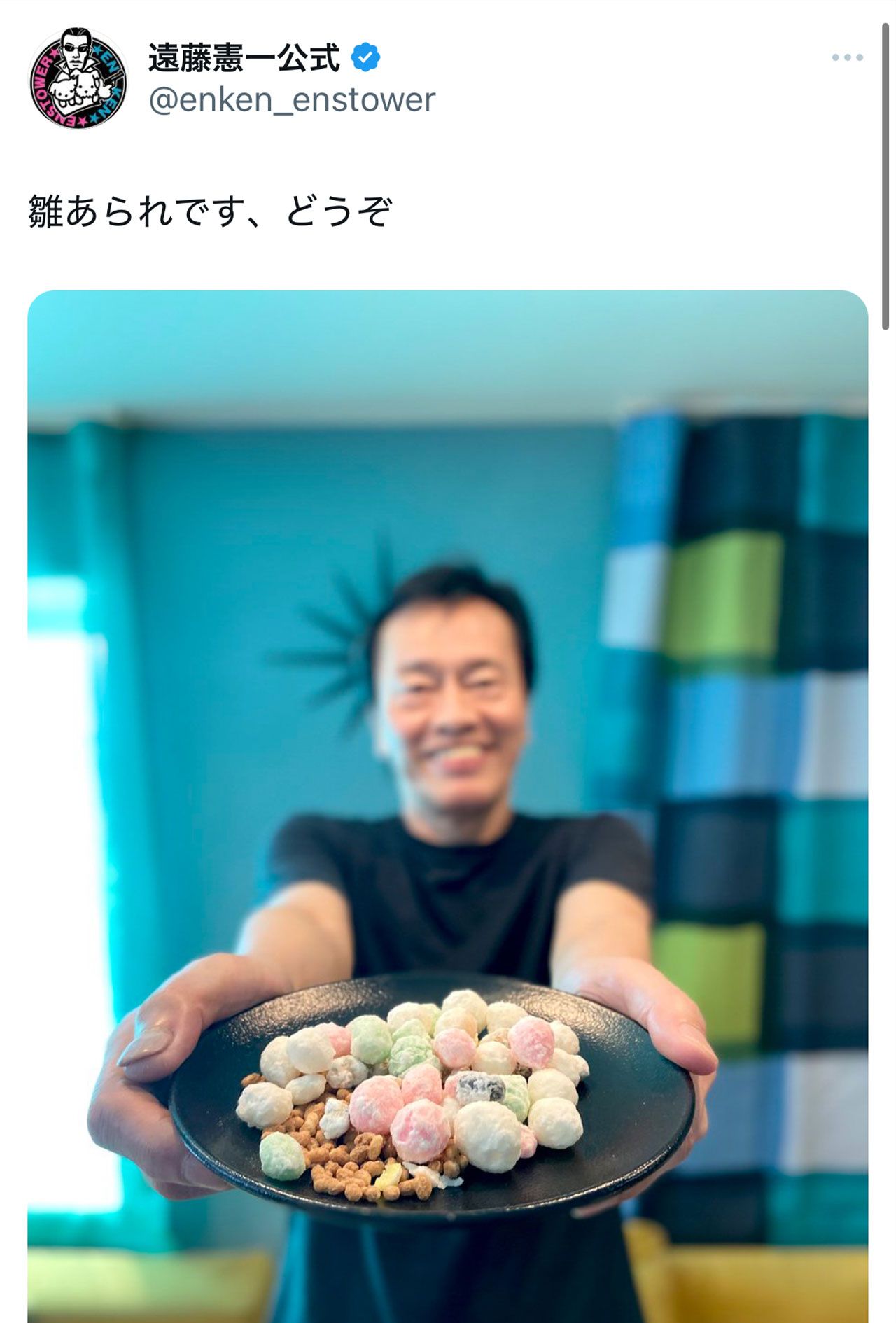 韓国風お団子ヘアみたいと話題になった遠藤憲一の投稿（本人のインスタグラムより）