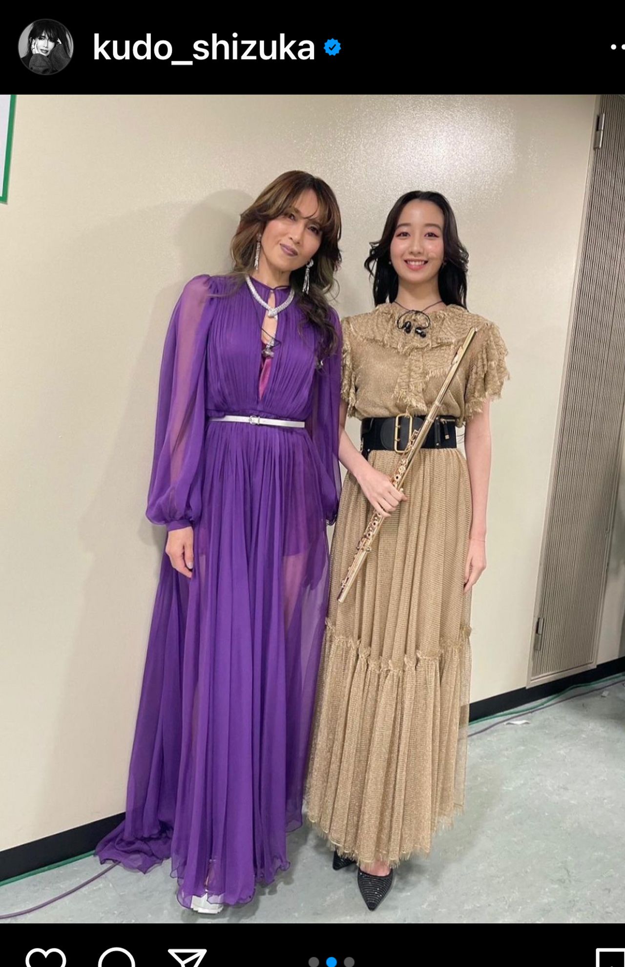 昨年の紅白でのシースルードレス。共演の娘・Cocomiより攻めてる、イケイケママ！（工藤静香公式インスタグラムより）