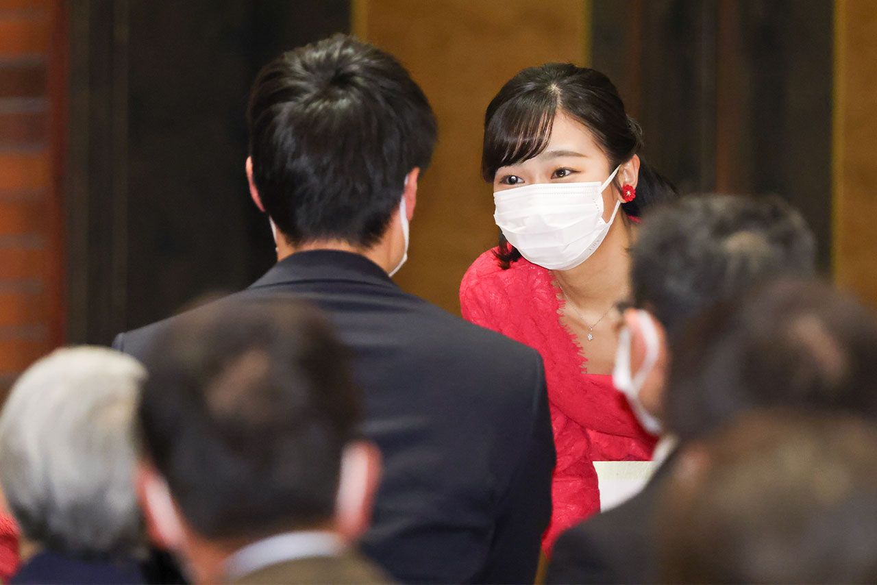 車いすテニスをけん引した国枝慎吾さんにお言葉をかけられた佳子さま