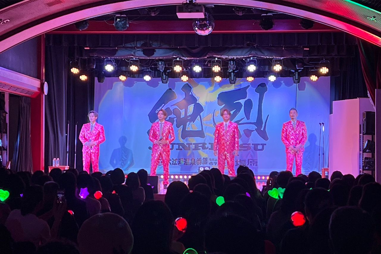 「大江戸温泉物語 ホテルニュー塩原」の歌謡ショーには今も出演。「個人的にも宿としてイチオシです」