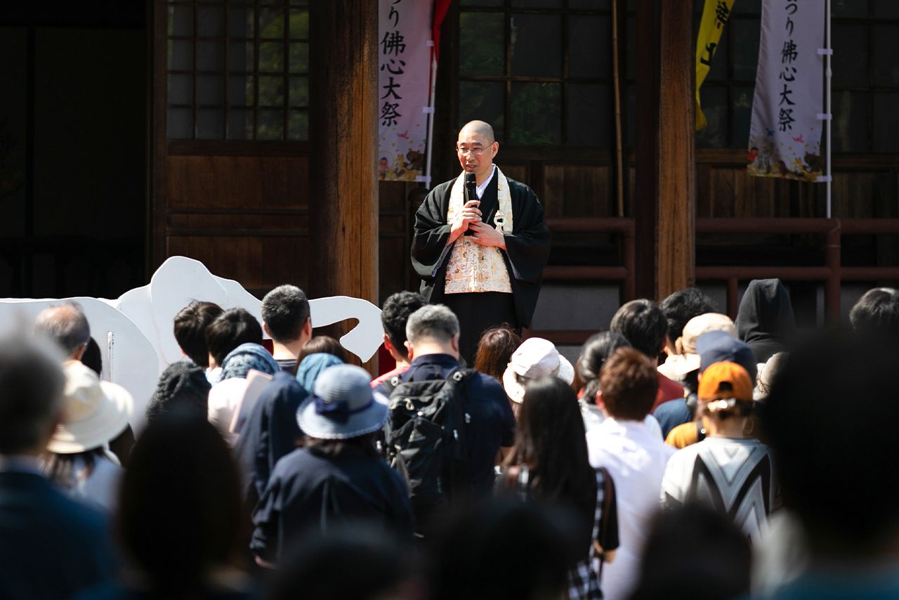 寺と檀家、住んでいる地域や国籍を超えて、ブッダの教え、慈悲心と知慧を学べる佛心会や、経営を軸に置いた彿心経営マンダラなどその教えを幅広く届けている