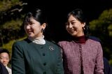 愛子さまと佳子さまのパールとおそろいヘアで「姉妹コーデ」と天皇家と秋篠宮家が…