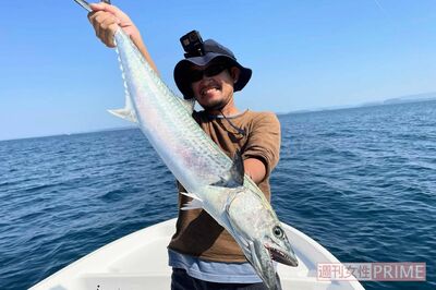 子どもたちを連れて海釣りへ行くことも。YouTubeでもその様子を投稿している。ブログには釣った魚が細かく記録され、まるで事典のよう