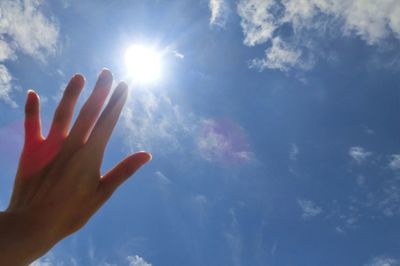 放置すれば白内障や黄斑変性に。今すぐできる紫外線＆ブルーライト対策〈決定版〉