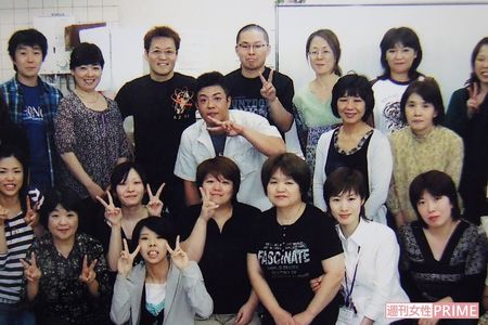 研修会講師としても全国を飛び回る（後列左から3人目）