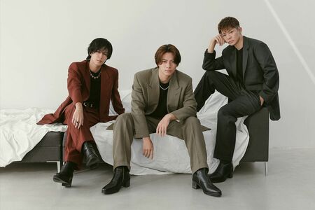 Number_iとして活動する3人がこのキャップを持っているよう（TOBE公式SNSより）