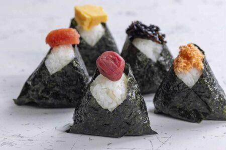 おにぎりは米不足で米価高騰により、値上げの可能性も