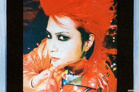 『X JAPAN』ギタリスト・hideさんの墓参り投稿に公式が注意喚起も、応じないファンも…霊園は「許可することはありません」