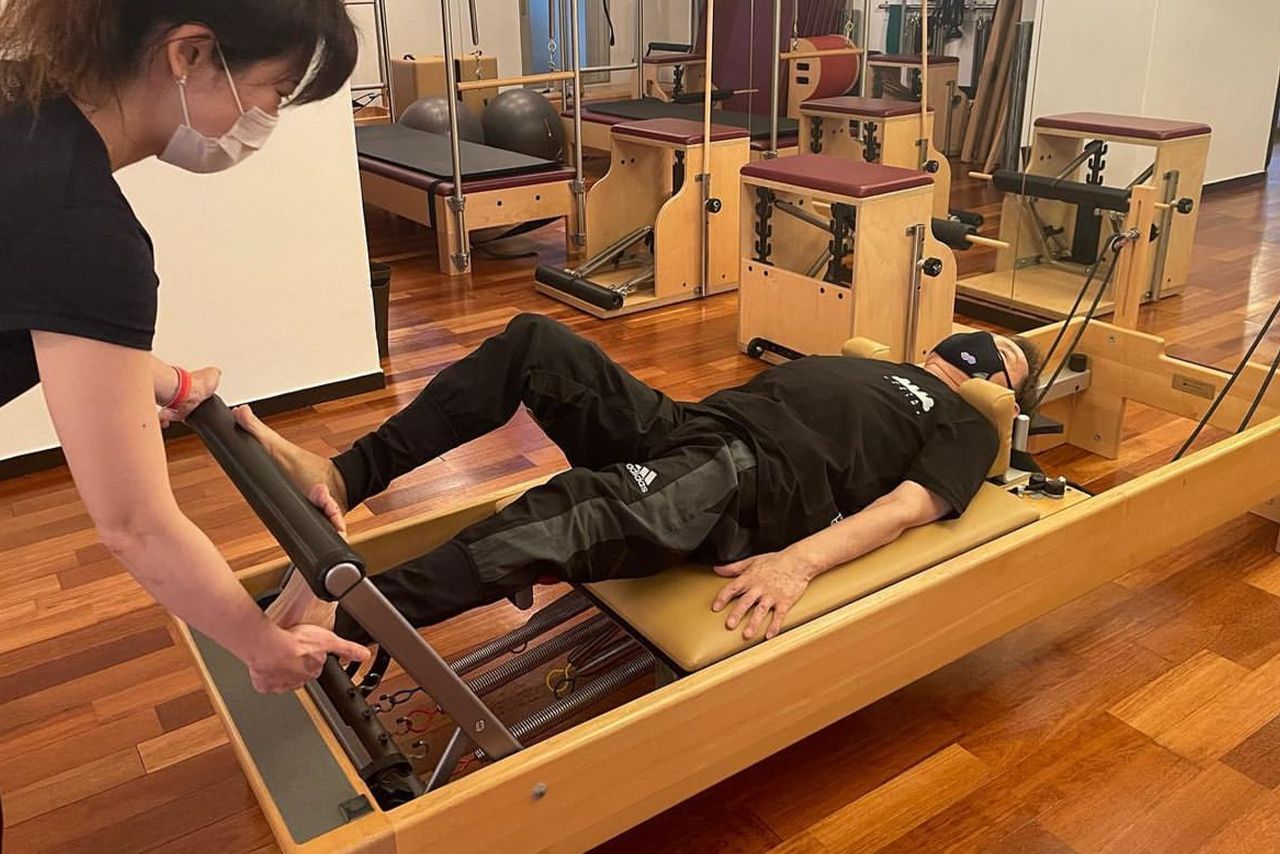 夫婦で2年続けるピラティス。姿勢も改善され、軽く運動した後はスッキリすると茶さんも前向きに取り組んでいる