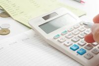 家計を月10万円下げて「老後の資金」を貯める！食費、光熱費、スマホ代、無理なく削れるコツをお金のプロが…