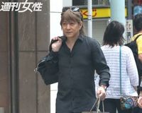 小室哲哉が週末の銀座『ブルガリ』でVIP待遇な買い物撮