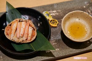 『福福茶屋』では、おそばと一緒に「越前せいこがに甲羅盛」も。ご飯にもお酒のアテにも！　撮影／山田智絵