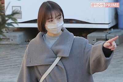 '22年12月、長女と一緒に自宅付近の応援に現れた篠田麻里子