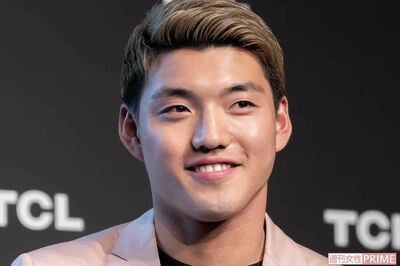 堂安律、日本代表集結の結婚式に「接点が謎すぎ」「特番でも見れない」駆けつけた“お笑い怪獣”と大物俳優