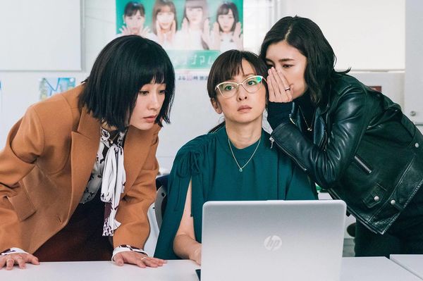 女性たちの服装はとにかく華やか!!