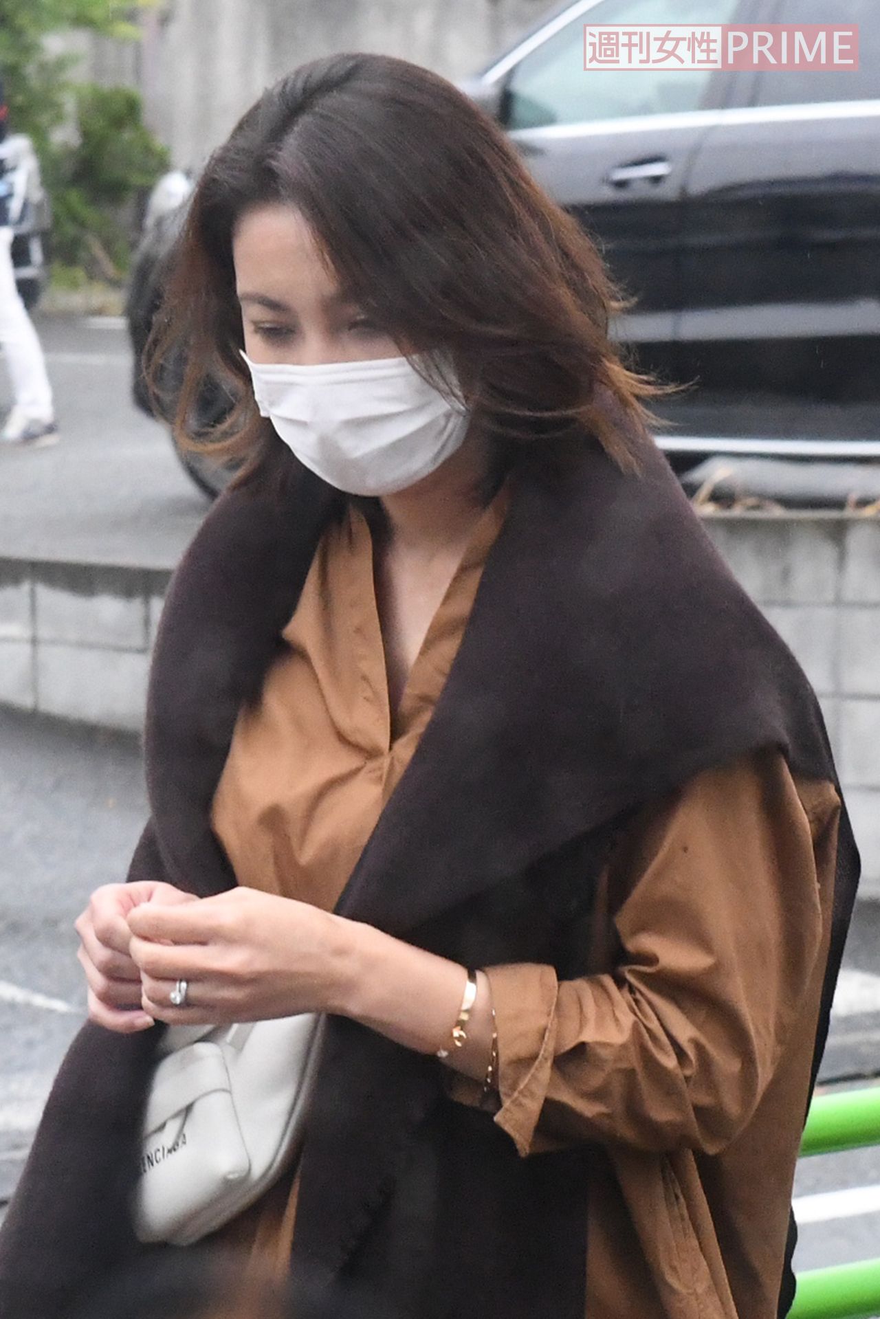 お疲れ気味の表情を見せる瀬戸