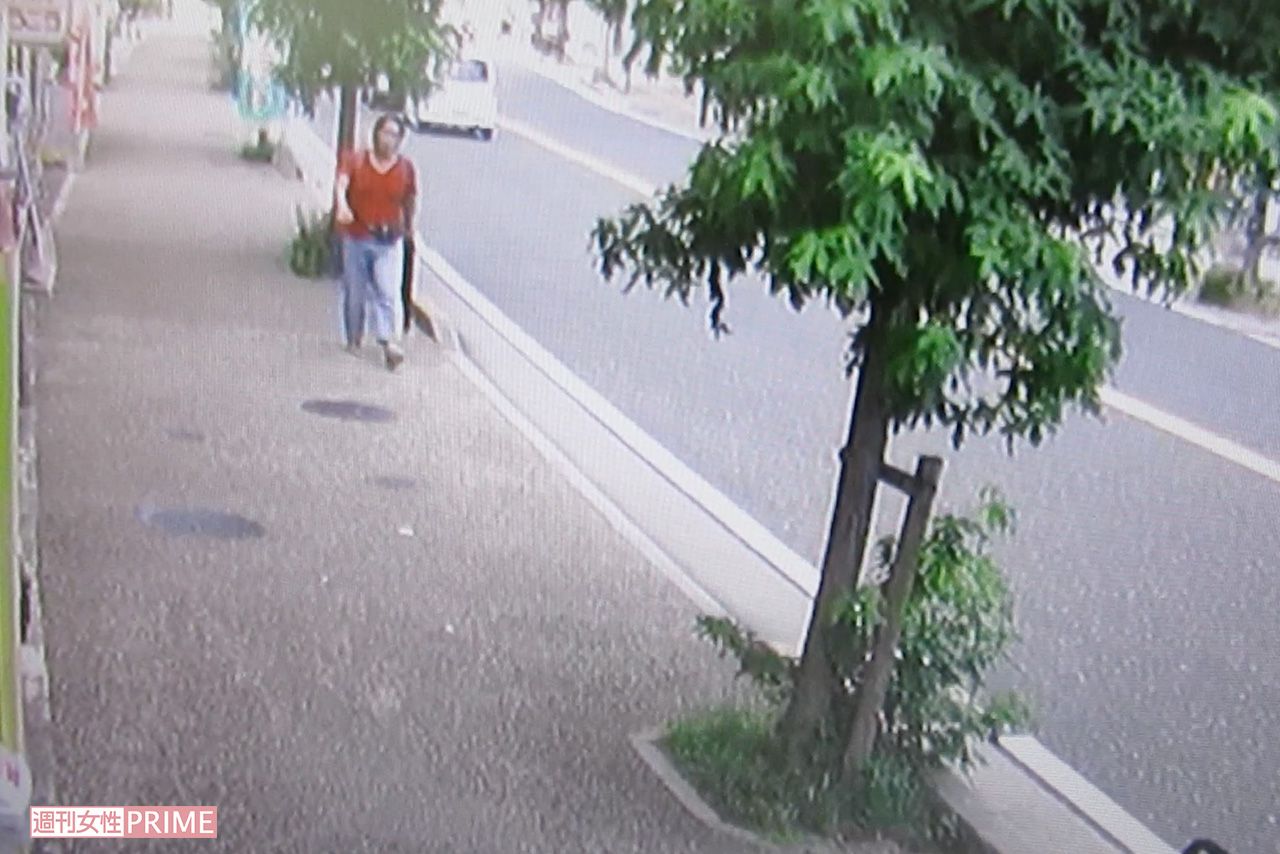 JR宇治駅近辺で防犯カメラに映った青葉容疑者とみられる男（松浩不動産提供）