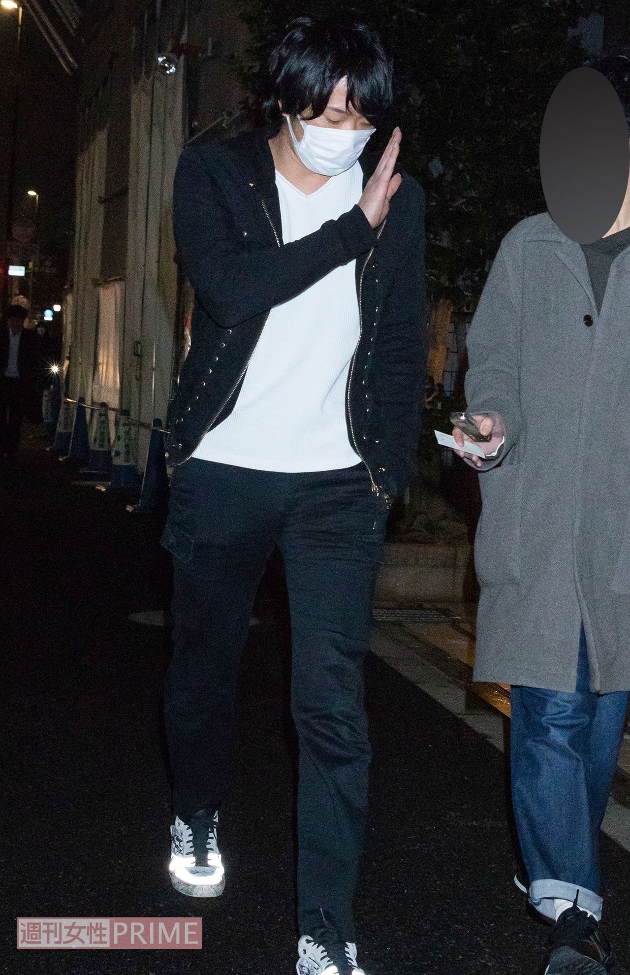 週刊女性の直撃を受ける山口周平氏