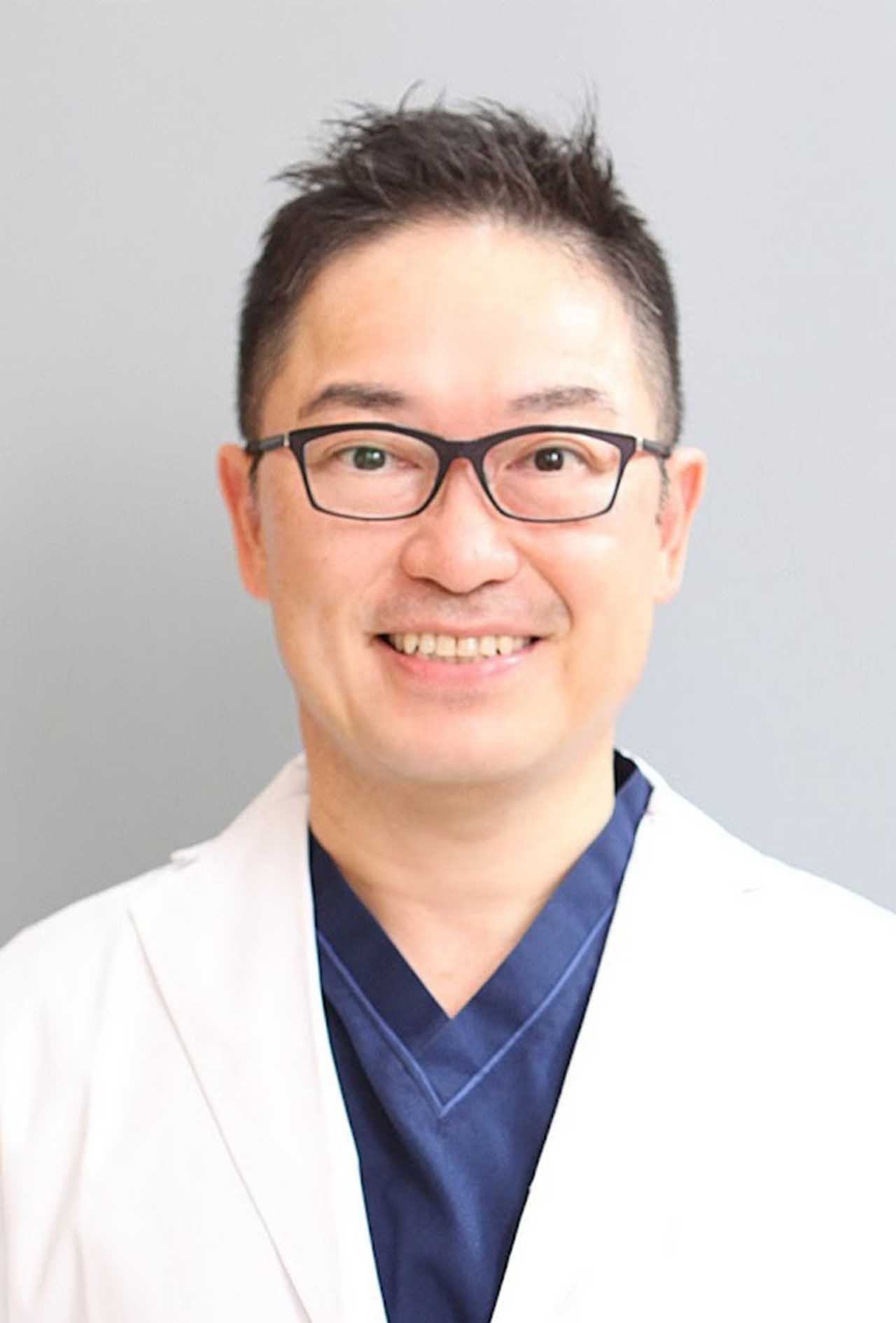 中山潤一先生／中山クリニック院長、整形外科医、医学博士。大阪医大（現大阪医科薬科大学）卒業後、同年神戸大学整形外科入局。神戸逓信病院医長、神鋼加古川病院医長を経て11年に中山クリニックを開業。