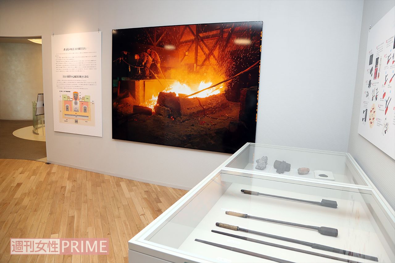 1階の展示エリア（無料）では日本刀の重さ体験も