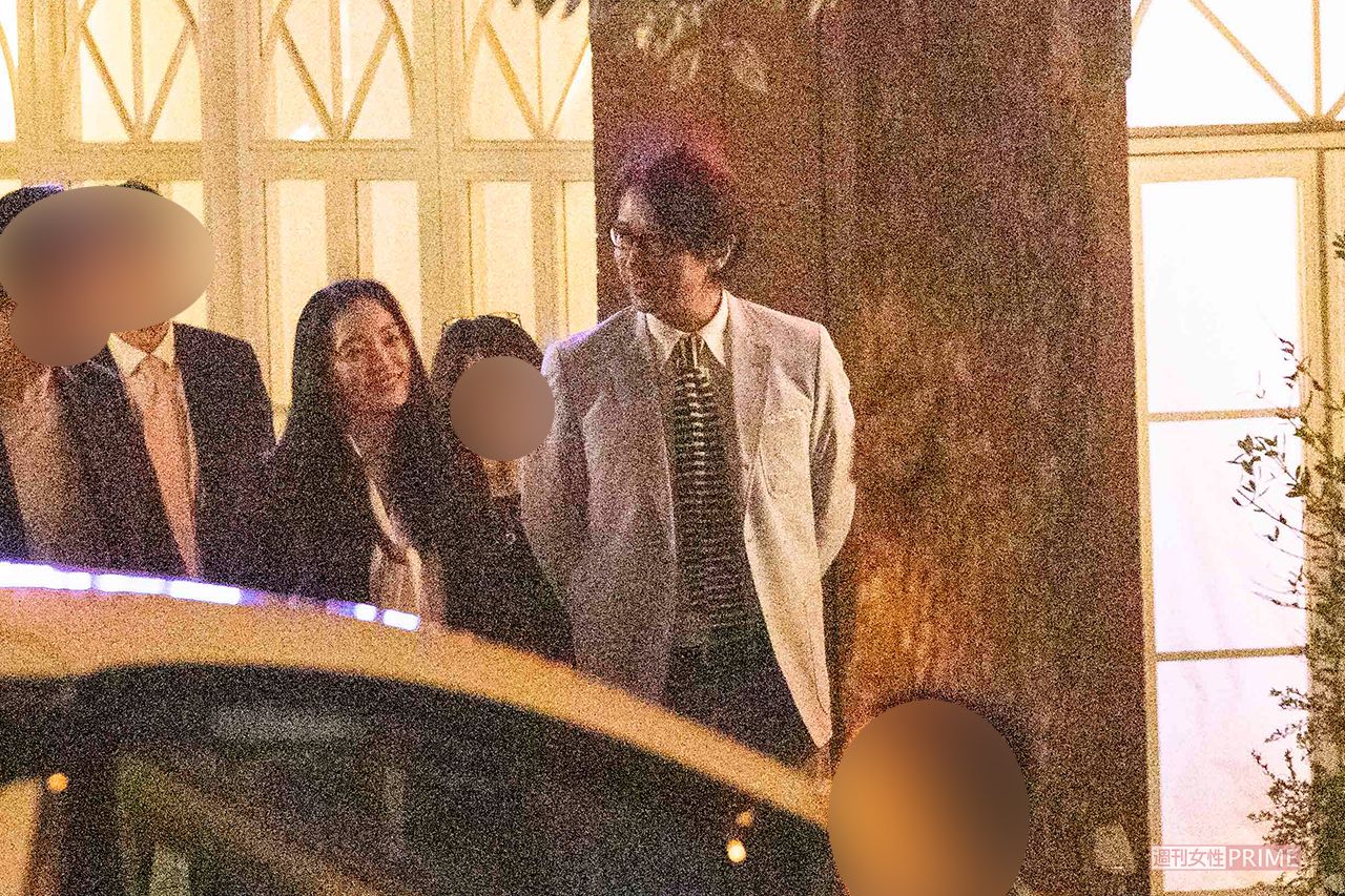 '19 年、ドラマ『偽装不倫』の打ち上げに参加した仲間由紀恵と谷原章介