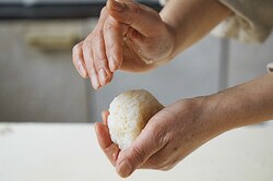 《のどの乾燥や胃のもたれに》れんこん・里いも・栗の秋の食材でつくる「薬膳おにぎり」