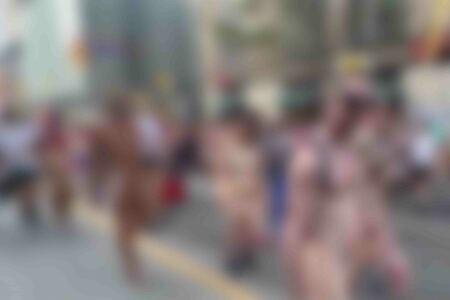 カナダ・トロントのプライド・パレードの様子。性器を露出し練り歩く男女の姿が見える（写真はTwitterより、編集部で一部加工）