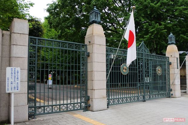 有形文化財のお茶の水女子大学正門