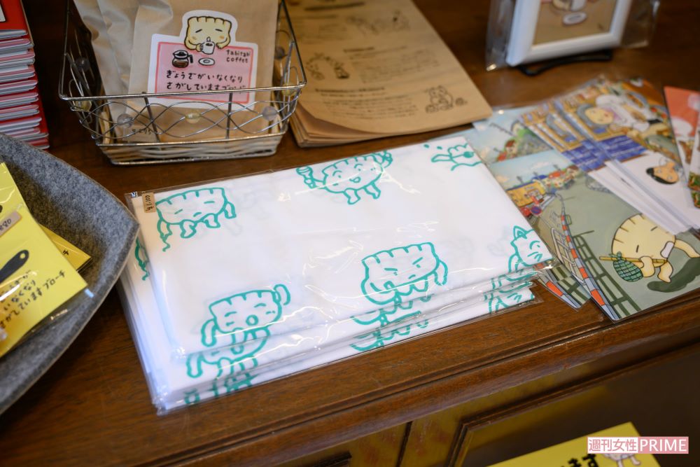 3月、東京・神保町のブックハウスカフェで開催された原画展では玉田さんお手製グッズや顔ハメパネルも用意された